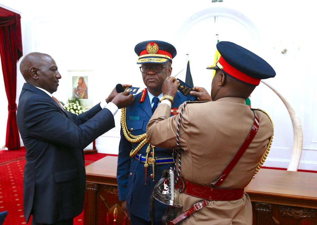 Ruto presides over swearing-in of Ogolla as new CDF