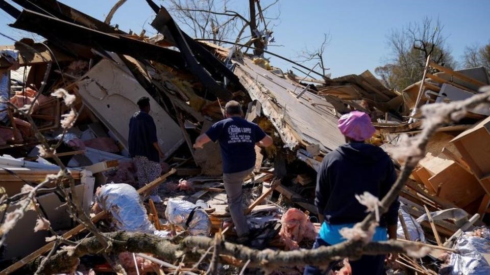 Death toll grows in extreme US storms
