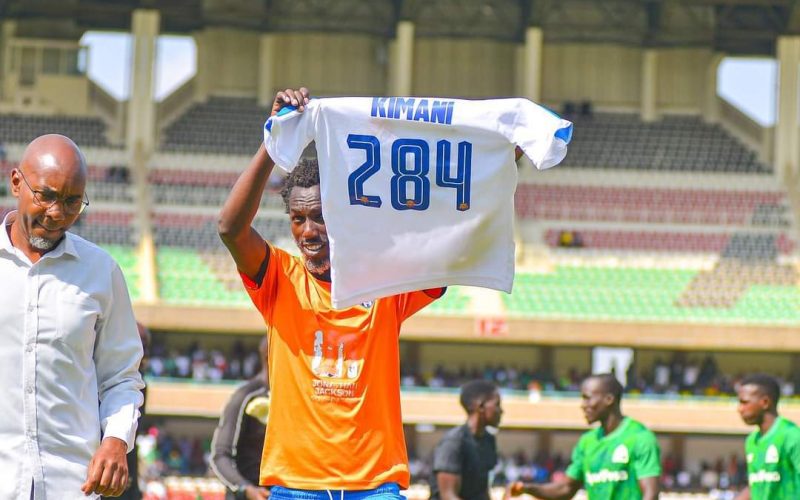 Anthony Kimani lifts his 284 jersey. PHOTO/Ole TEYA(@TeyaKevin)