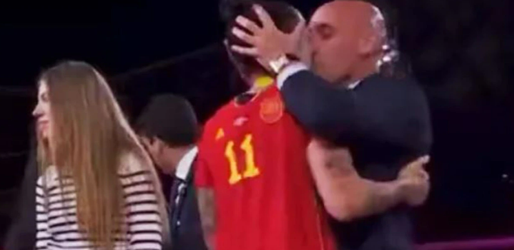 Spanish FA president under fire for kissing Jenni Hermoso after World Cup win