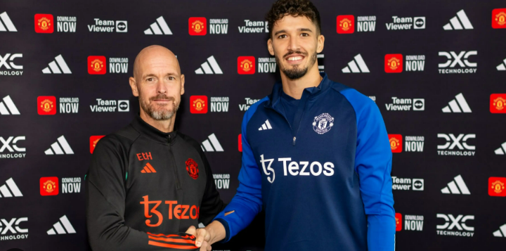 Manchester United sign goalkeeper