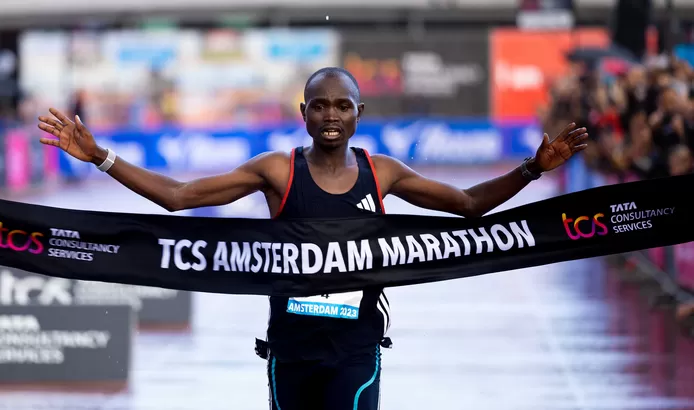 Joshua Belet wins the 2023 Amsterdam Marathon. PHOTO/AD News