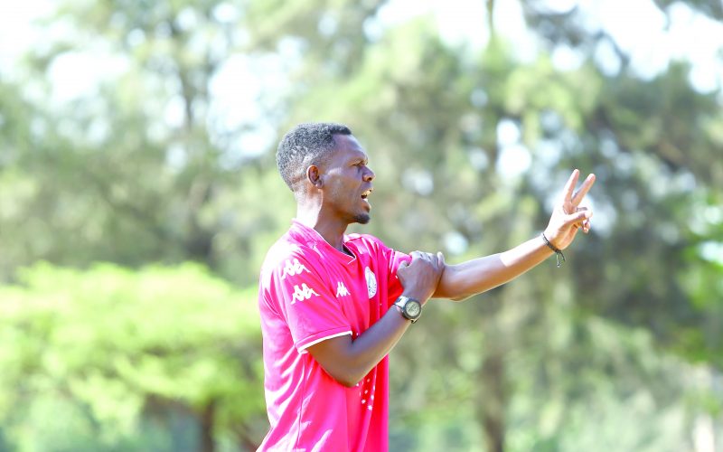 Sofapaka coach Ezekiel Akwana instruct players during the team’s training at Eastleigh High School this week. PHOTO/Rodgers Ndegwa