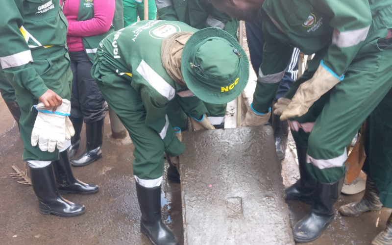 Nairobi County green team opening up a blocked sewage line. PHOTO/Johnson Sakaja