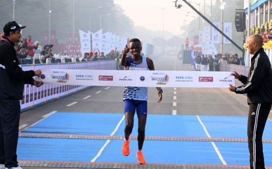 Daniel Ebenyo celebrates his Tata Steel Kolkata 25K win. PHOTO/World Athletics