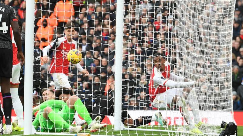 Arsenal reignite title bid with big Crystal Palace win
