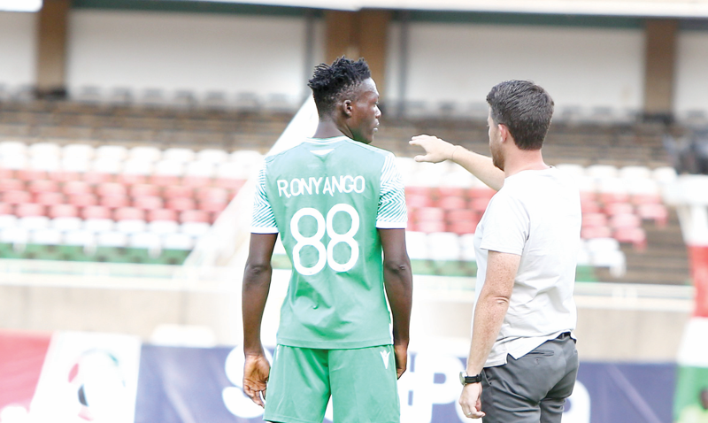 Gor Mahia coach Jonathan Mckinstry (right) give instructions to Ronney Onyango during a past leagye match. PHOTO/Print