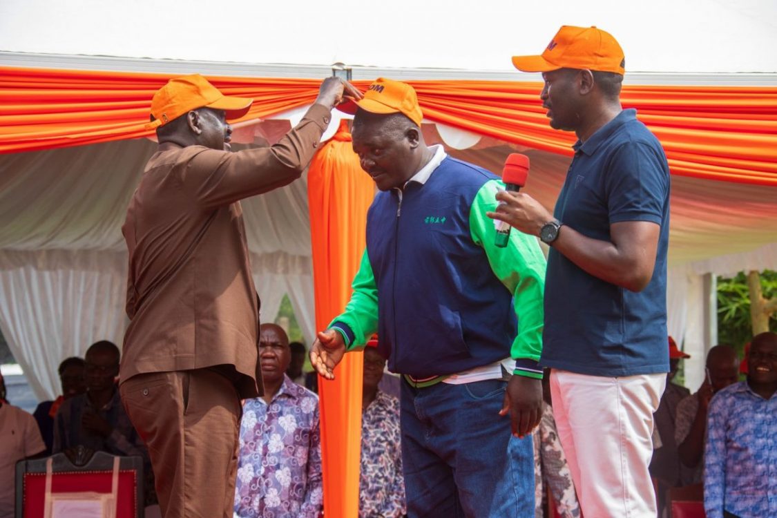 PHOTOS: Raila receives defectors from ANC party