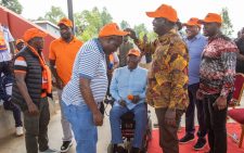 Raila Odinga receives Fred Wetangula into the ODM party