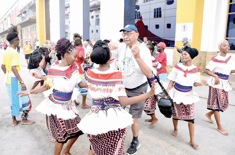 Boost as Norwegian cruise ship with over 2,000 tourists docks
