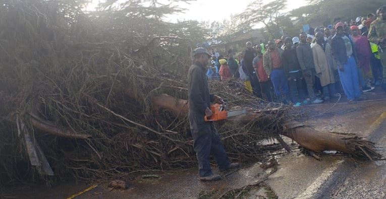 Traffic in Mai Mahiu interrupted as heavy rains cause road blockages