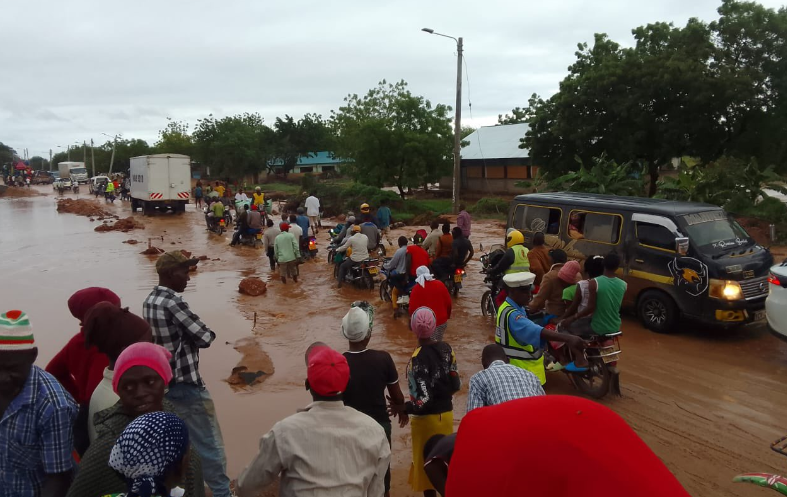 KeNHA cautions motorists using Tana River Bridge amid rising floodwaters