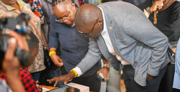 Nairobi Governor Johnson Sakaja votes in UDA polls. PHOTO/UDA/Facebook