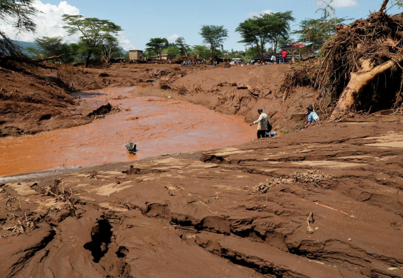 Ruto visits Mai Mahiu flood victims