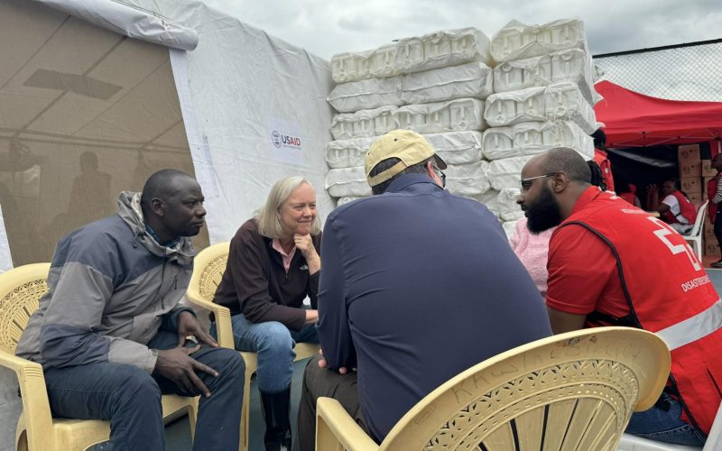 US Ambassador to Kenya, Meg Whitman, during her visit to flood-affected areas in Mathare. PHOTO/@KenyaRedCross/x