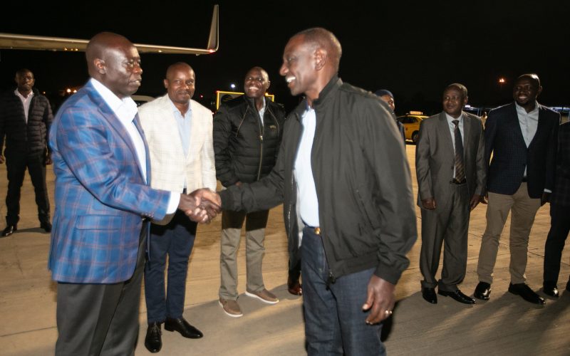 Deputy President Rigathi Gachagua shaking hands with President William Ruto at Jomo Kenyatta International Airport on Sunday night. PHOTO/@StateHouseKenya/X
