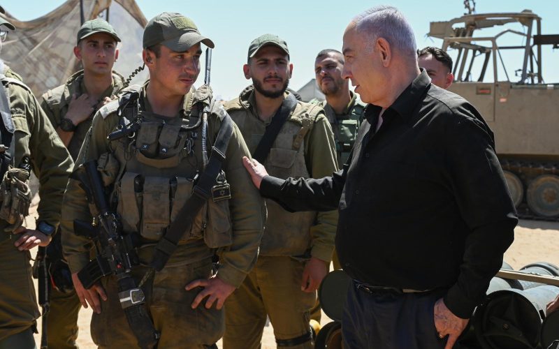 Israeli Prime Minister Benjamin Netanyahu with Israeli soldiers