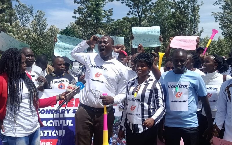 JSS teachers from Meru county stage demonstrations to push the government employ them on permanent and pensionable terms. PHOTO/Dorcas Mbatia