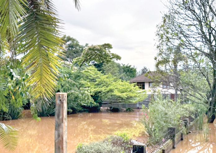 Floods: Get out, residents of wealthy estates ordered