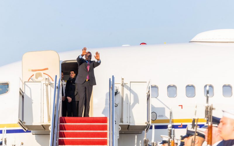 President William Ruto waves as he boards the plane at Joint Base Andrews, Maryland on Saturday, May 25, 2024, to fly back to Kenya.