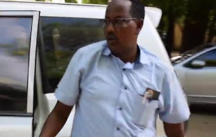 Garissa chief arrested for extorting money from refugees