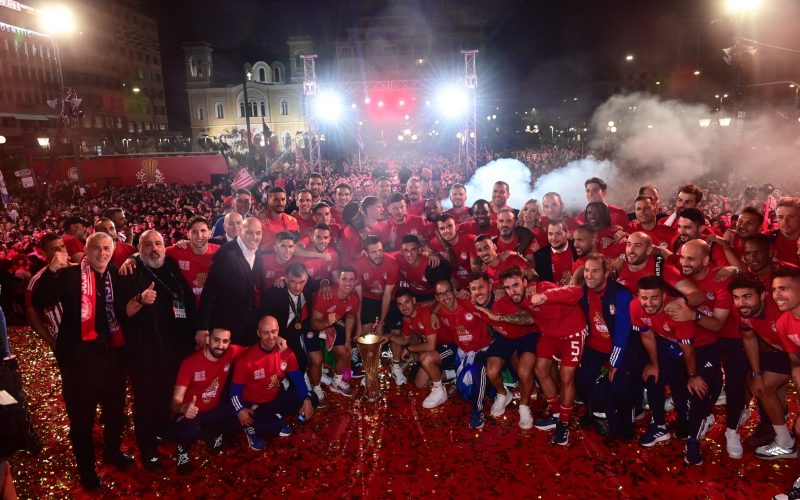 Olympiacos players and staff join fans in celebrations. PHOTO/@olympiacosfc/X