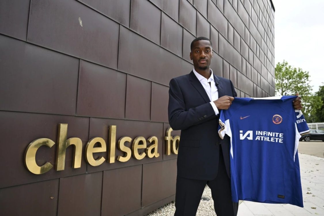 Chelsea sign Fulham defender Tosin Adarabioyo