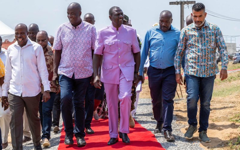 President William Ruto in the company of Kilifi Governors Gideon Mung'aro and Abdulswamad Nassir. PHOTO/@WilliamsRuto/X  