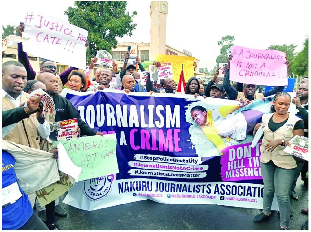 Nakuru journalists protest over shooting of Mediamax reporter. PHOTO/Print