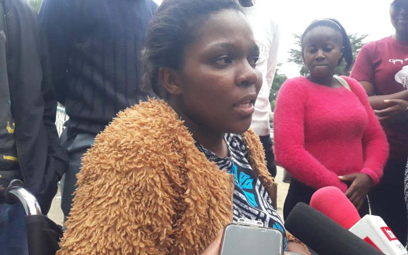 Kameme TV reporter Catherine Wanjeri speaking to journalists after being discharged from hospital. PHOTO/Elijah Cherutich