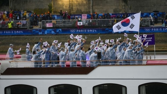 Olympic Committee issues apology to South Korea after introduction blunder