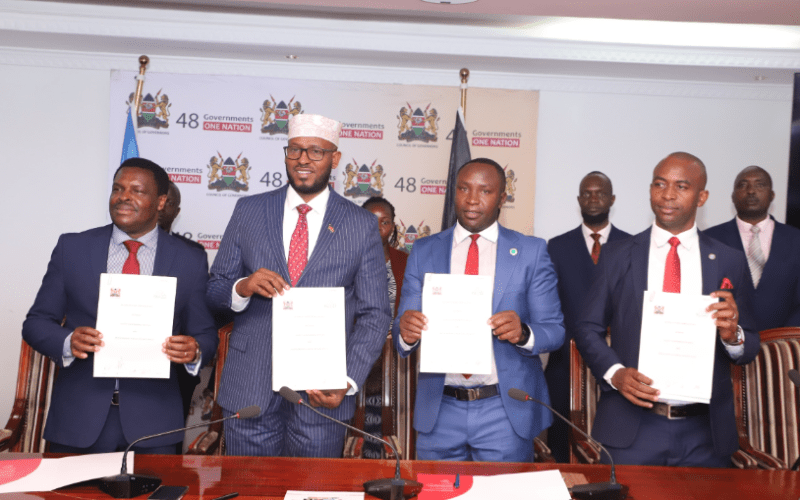 From left: Governors Muthomi Njuki, Ahmed Abdullahi and Kenya Union of Clinical Officers Secretary General George Gibore sign a return-to-work agreement. PHOTO/@Kenya Governors/X