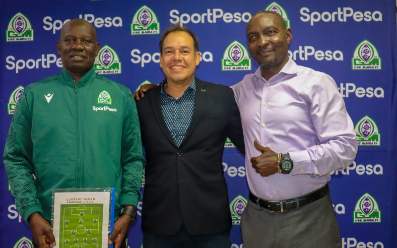 New Gor Mahia head coach Leonardo Martins Neiva poses with assistants Zedekiah Otieno and Michael Nam. PHOTO/@gormahiafcke/X