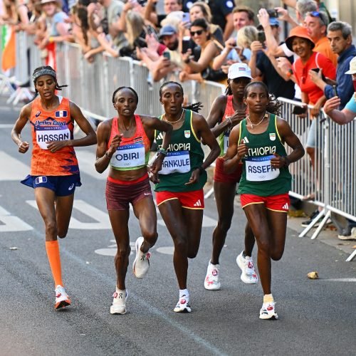 Hellen Obiri running among the top 5 pack during the 2024 Olympics women's marathon. PHOTO/@WorldAthletics/X