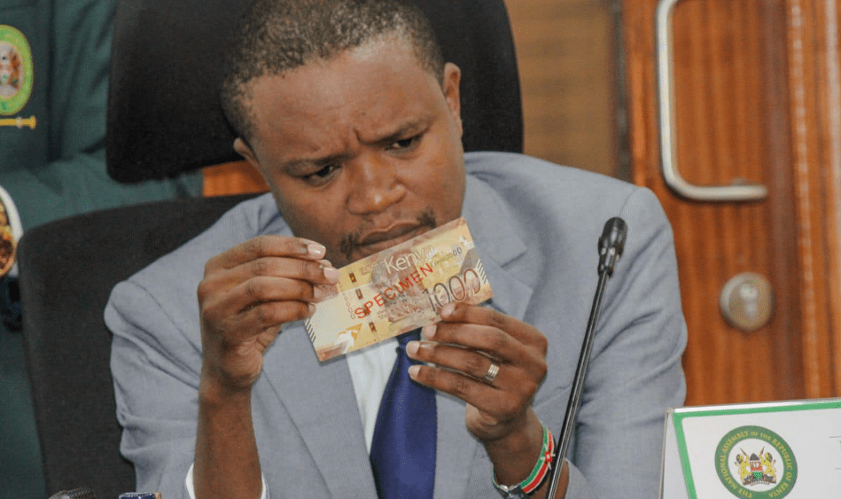 Parliament Committee on Treasury and National Planning chairman Kimani Kuria scrutinises a Ksh1,000 denomination note during the questioning of Central Bank Governor Kamau Thugge by MPs on Wednesday, August 21, 2024.