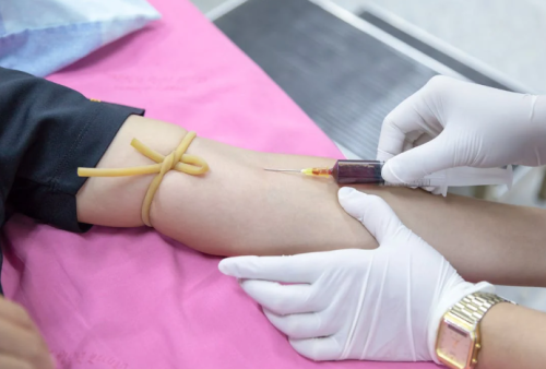 A nurse injects a drug into the arm of a patient. Image used for representation purposes only. PHOTO/Pexels