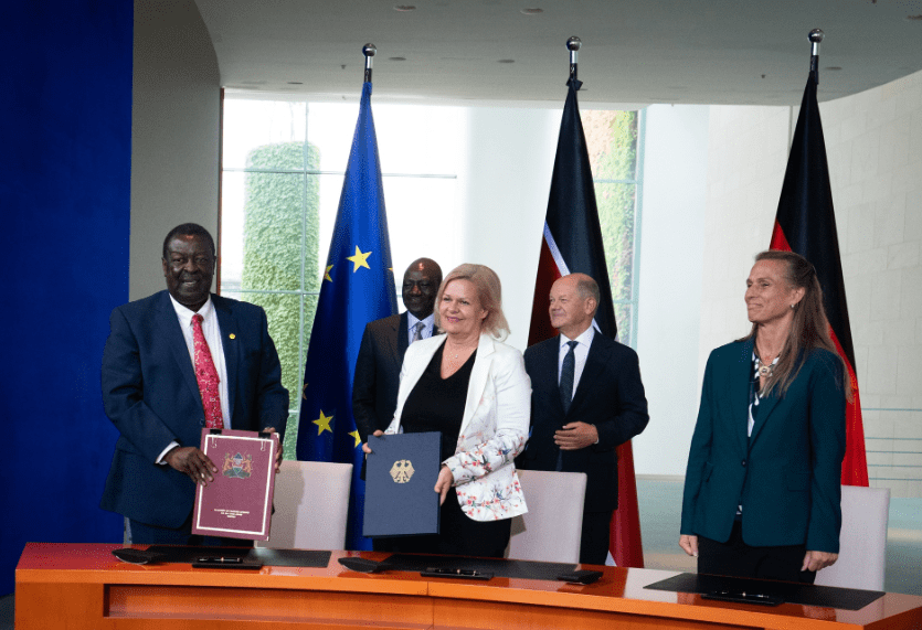 German Minister of Interior Nancy Faeser and Kenya's Foreign Affairs CS Musalia Mudavadi display the labour mobility agreement signed on Friday, September 13, 2024, as President William Ruto and German Chancellor Olaf Scholz look on. PHOTO/@BMI_Bund/X