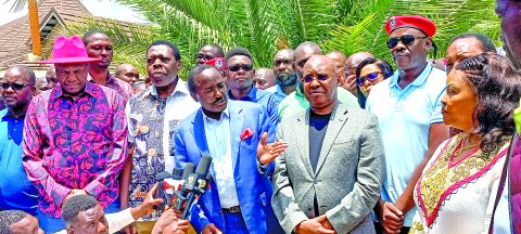 Wiper party leader Kalonzo Musyoka accompanied by Jeremiah Kioni, Eugene Wamalwa, Jimmy Wanjigi and Machakos Senator Agnes Kavindu addressing the media at Kitengela, yesterday. PHOTO/Christine Musa