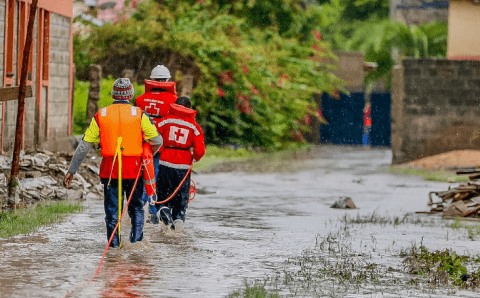 Kenya rainfall officials responding to a distress call after heavy rainfall experienced in May 2024. PHOTO/@Krcs_NRbBranch/X