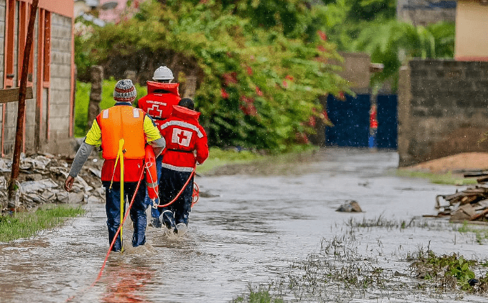 Kenya rainfall officials responding to a distress call after heavy rainfall experienced in May 2024. PHOTO/@Krcs_NRbBranch/X