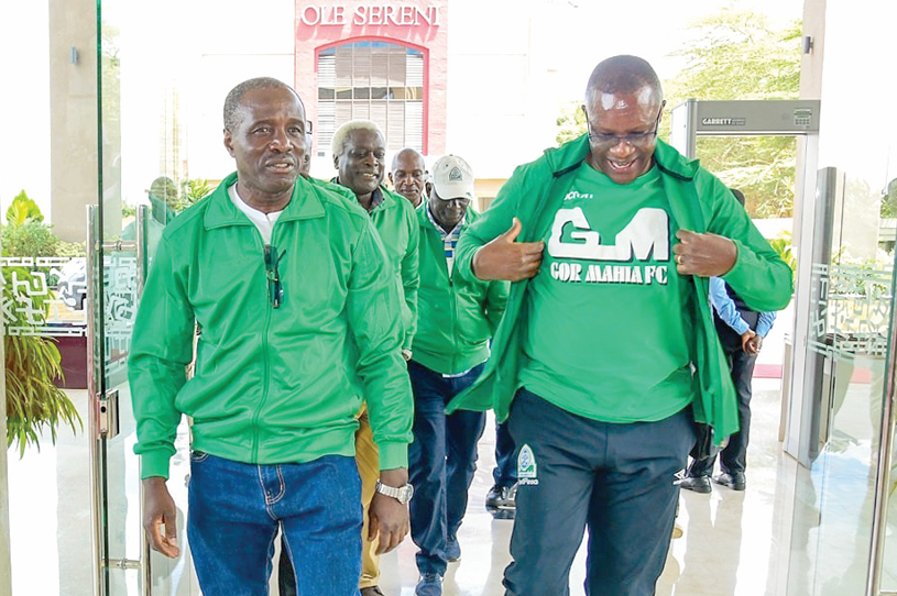 Eliud Owalo (right) with football legend Austin ‘Makamu’ Oduor (left) who has passed on. PHOTO/Print