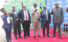 From left: Linda Oluoch – CEO Kenya Tea Growers Association, Ndiga Kithae Group Head – Corporate Affairs KTDA Holdings Limited, George Omuga – CEO East African Tea Trade Association, Willy K. Mutai – CEO Tea Board Of Kenya, Andrew Karanja – CS Agriculture and livestock and Jacob Kahiu-Chairman Tea Board Of Kenya. PHOTO/https://www.facebook.com/K24TVNews