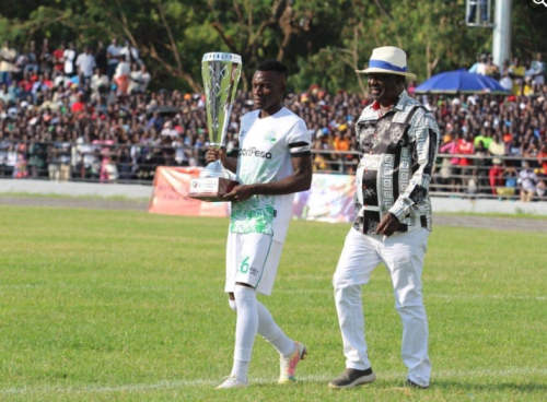 Gor Mahia holding the trophy while accompanied by former Prime Minister Raila Odinga on July 1, 2023. PHOTO/https://www.facebook.com/profile.php?id=100064748346585