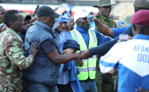 AFC Leopard's coach Tomas Trucha surrounded by police and fans on Sunday November 3, 2024. PHOTO/@TeyaKevin/X