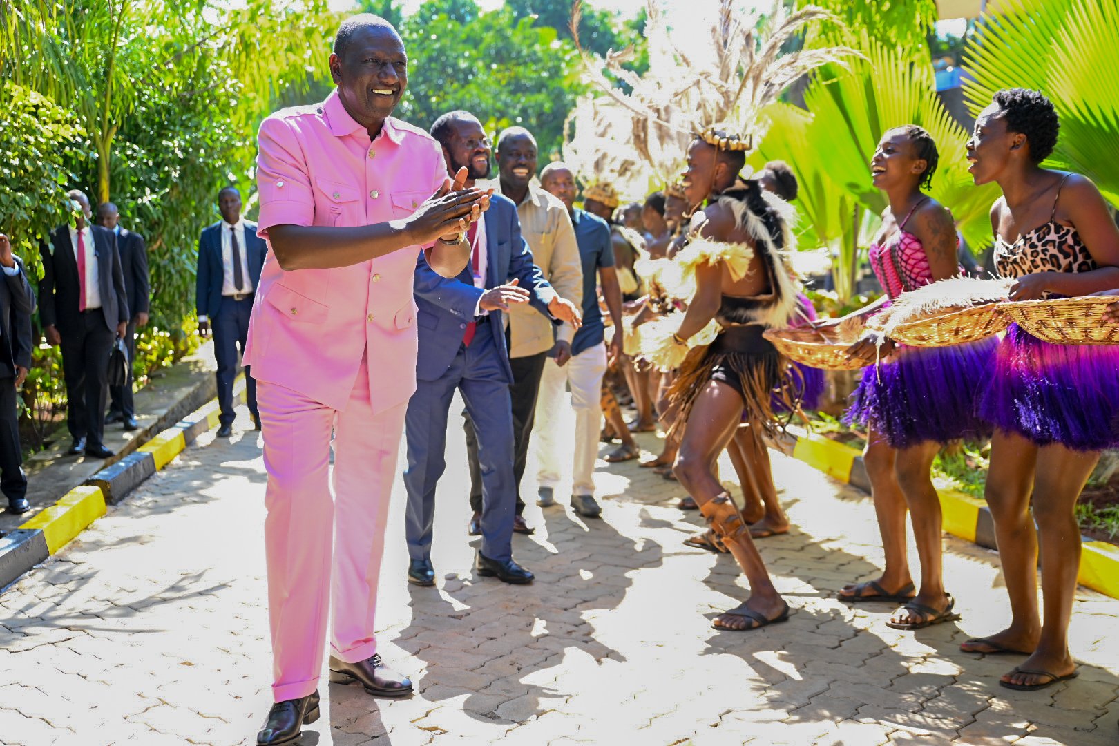 President William Ruto being received in Kisumu on Tuesday, November 26, 2024. PHOTO/@AnyangNyongo/X