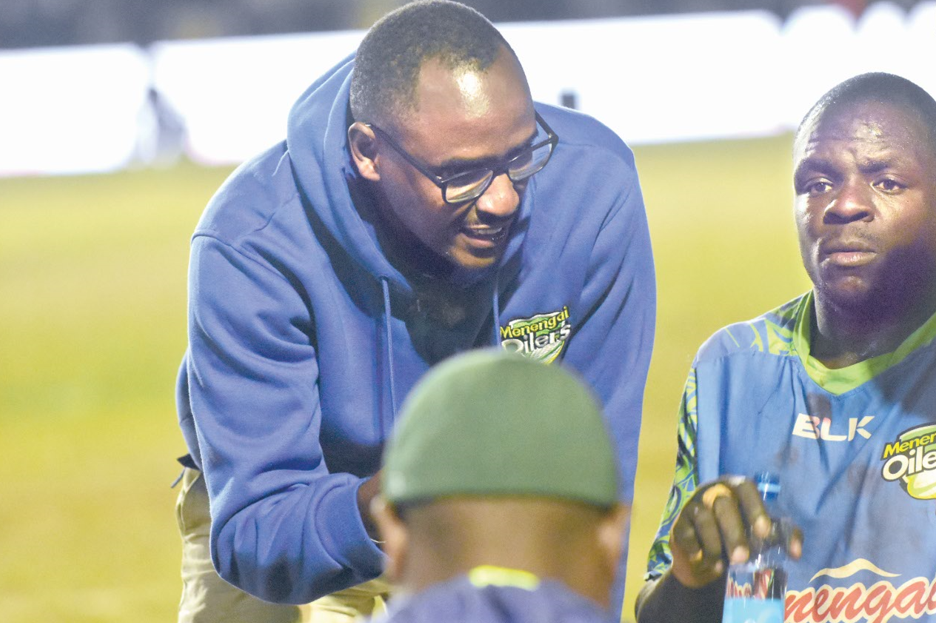 Menengai Oilers head coach Gibson Weru pep-talks his boys at half-time of the Floodies final. Oilers beat Impala 42-3 to bag their maiden 15s major trophy in Nairobi. PHOTO/ALEX NJUE