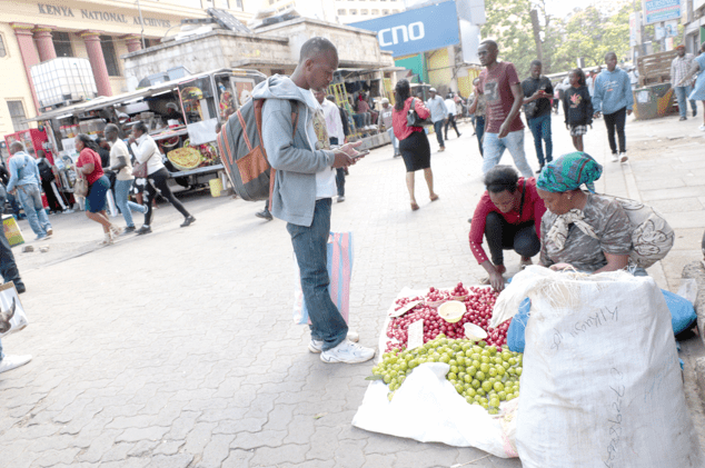 Nairobi county askaris evict shoeshiners and hawkers