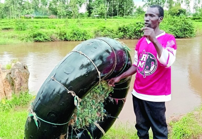 Duo’s dive into the whistles of death to rescue community