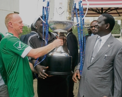 Coach Frank Nuttall presents a Gor Mahia trophy to former Prime Minister Raila Odinga. PHOTO/https://www.facebook.com/frank.nuttall.31﻿