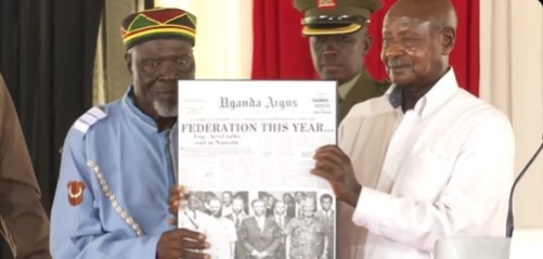 President Yoweri Museveni giving a gift to Luo elder on Thursday January 2, 2025. PHOTO/Screengrab by PD Digital/@WilliamsRuto/X